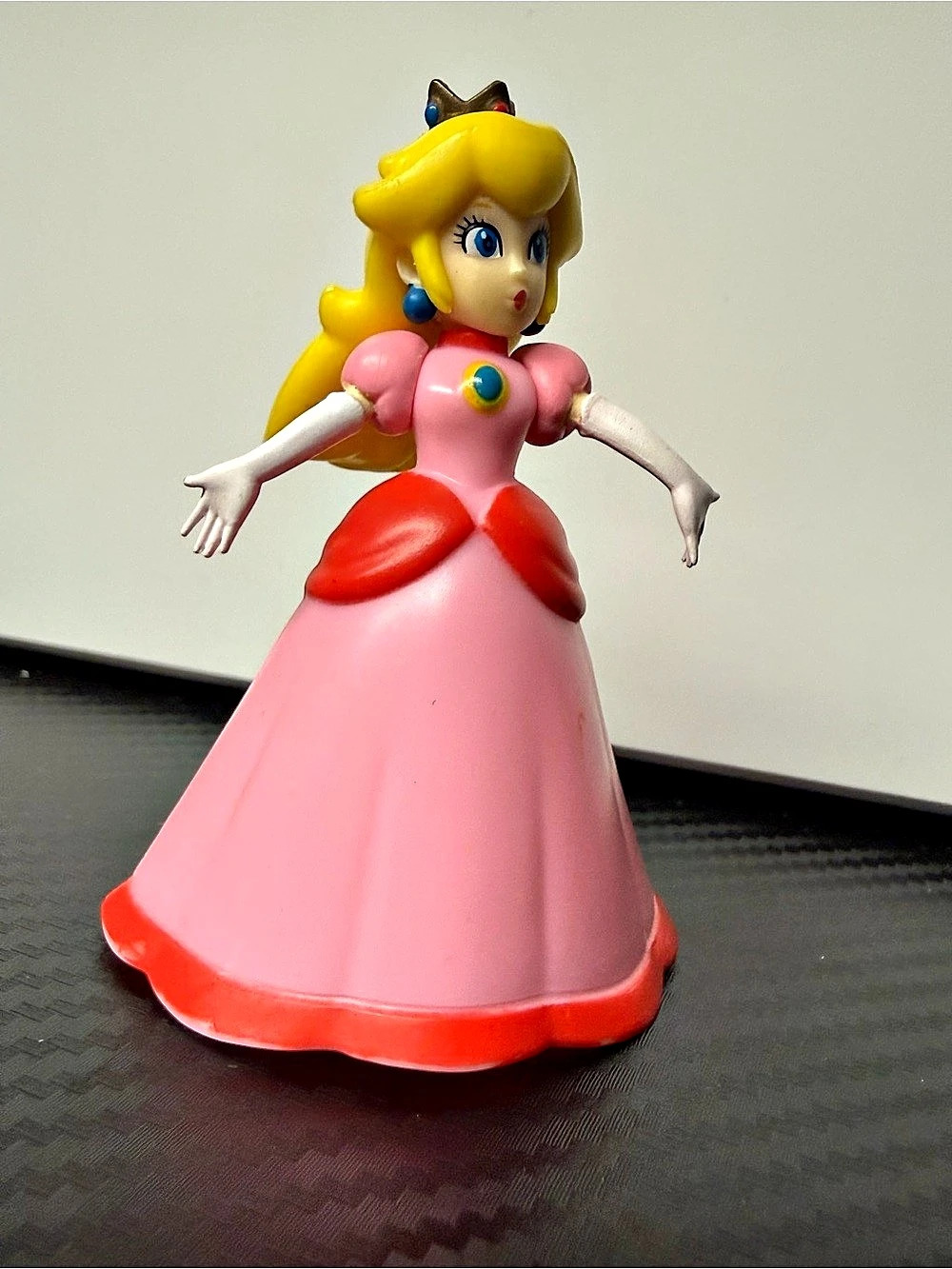Nintendo Princess Peach figure Pink & Yellow Figure Jakks